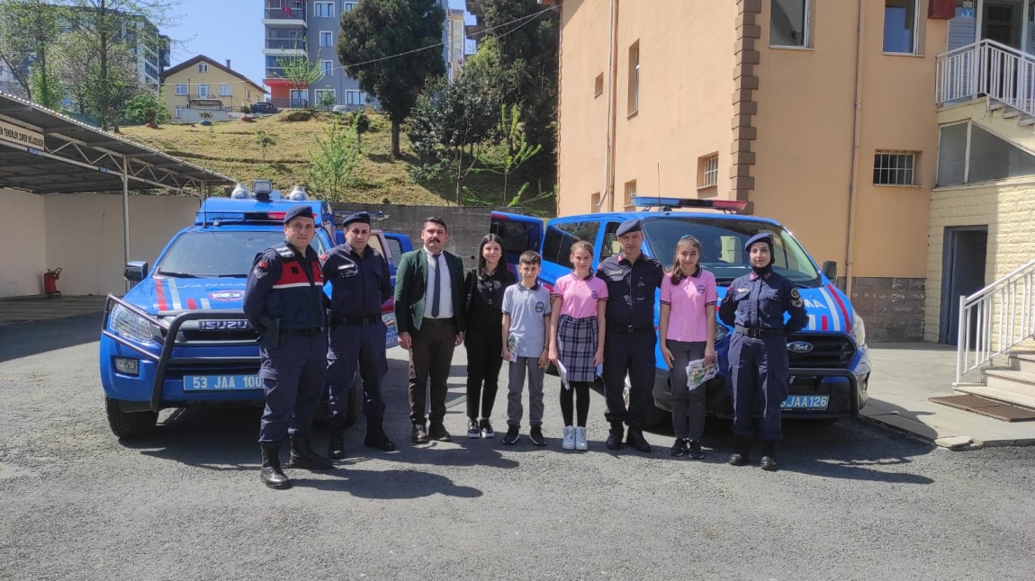 Haberal Ortaokulu Öğrencileri ve Öğretmenleri Jandarma Komutanlığı'na 23 Nisan Ziyareti Gerçekleştirdi